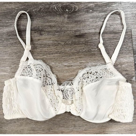 Valentino‎ Vintage Lace Dainty Stretchy Adjustable Bra Sz 34B - Picture 1 of 5